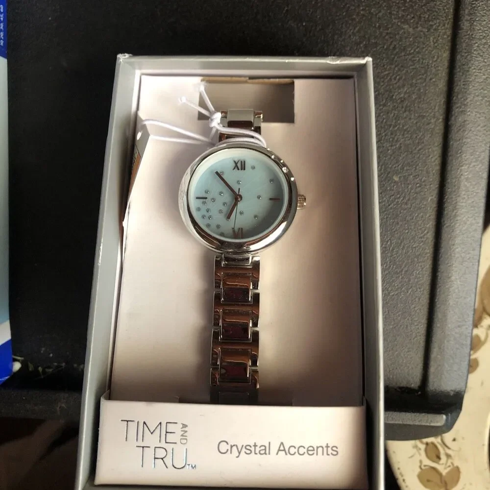 Time & Tru Women's Crystal Accent Silvertone Fashion Watch New In Box